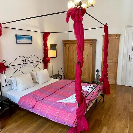 Iza Bella Classic Romantica Spacious 2br Boedapest