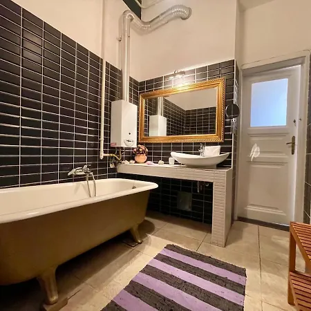 Iza Bella Classic Romantica Spacious 2br * Boedapest