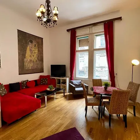 Iza Bella Classic Romantica Spacious 2br Apartman Budapest