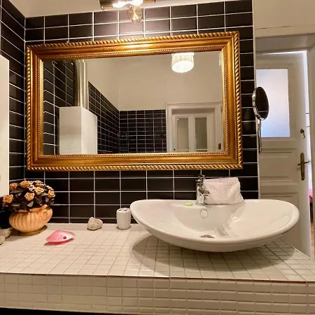 Iza Bella Classic Romantica Spacious 2br