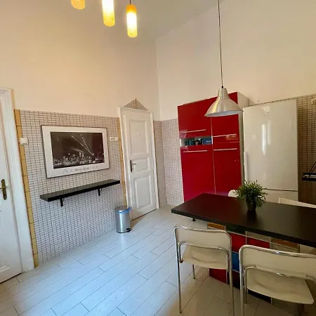 Iza Bella Classic Romantica Spacious 2br Apartman