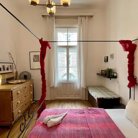 Apartman Iza Bella Classic Romantica Spacious 2br